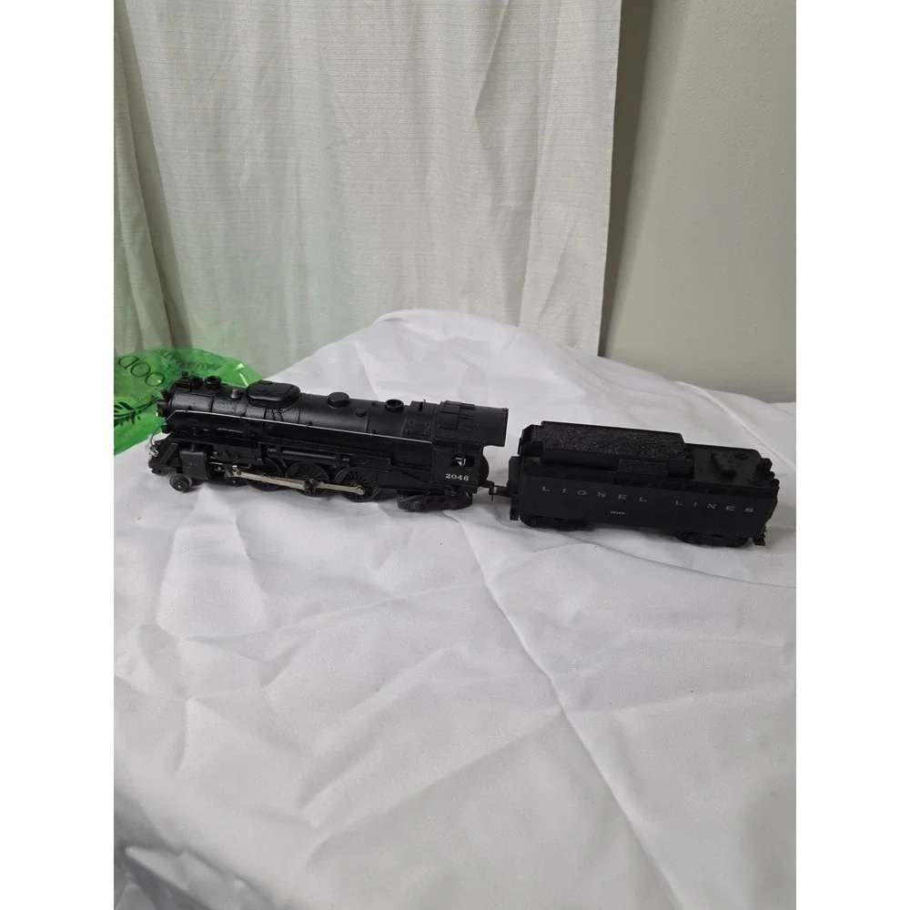Vintage Lionel Postwar 2046 Locomotive W/ 6026W Tender
